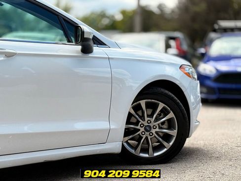 Used 2017 Ford Fusion SE w/ Fusion SE Technology Package FWD image 8