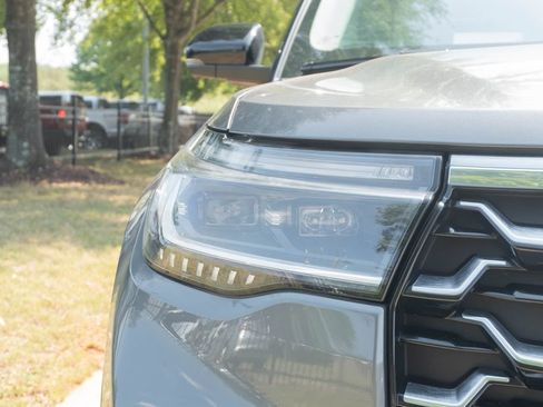 Used 2025 Ford Explorer Platinum w/ Ultimate Package AWD/4WD image 5