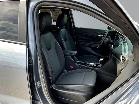 Used 2022 Buick Encore GX Select w/ Sport Touring Package FWD image 30