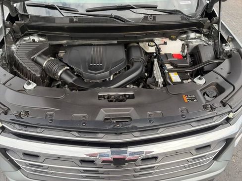 Used 2025 Chevrolet Traverse LT w/ Enhanced Driving Package AWD/4WD image 21