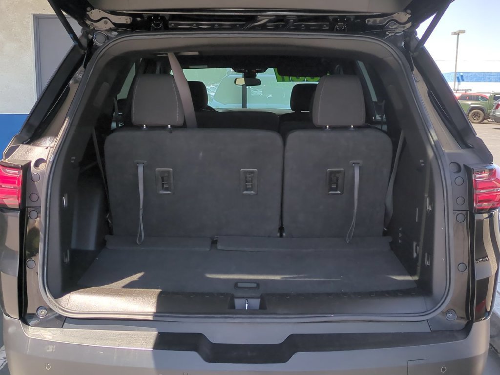 Used 2023 Chevrolet Traverse LT FWD image 30