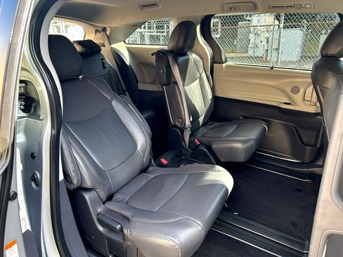 Used 2022 Toyota Sienna LE image 16