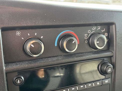 Used 2018 Chevrolet Express 2500 w/ Driver Convenience Package image 36