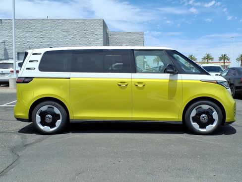 New 2025 Volkswagen ID. Buzz Pro S Plus AWD/4WD image 7