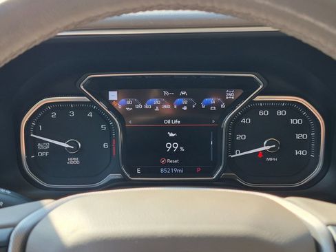 Used 2021 GMC Yukon Denali w/ Denali Premium Package AWD/4WD image 11