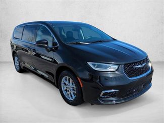 Used 2023 Chrysler Pacifica Touring-L FWD video 3
