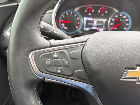 Used 2017 Chevrolet Malibu LT FWD image 25