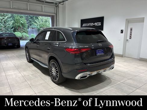 Used 2023 Mercedes-Benz GLC 300 4MATIC image 4
