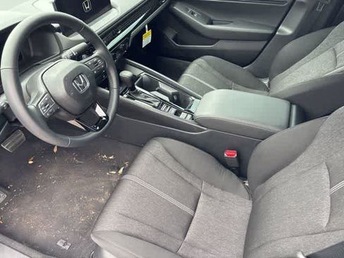 Used 2025 Honda Accord Sport image 9