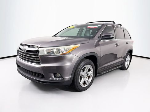 Used 2015 Toyota Highlander Limited w/ Driver Technology Package FWD image 3