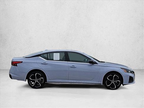 Used 2025 Nissan Altima 2.5 SR w/ SR Premium Package AWD/4WD image 4