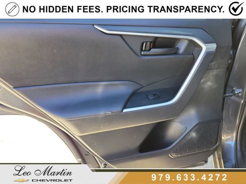 Used 2022 Toyota RAV4 LE FWD image 12