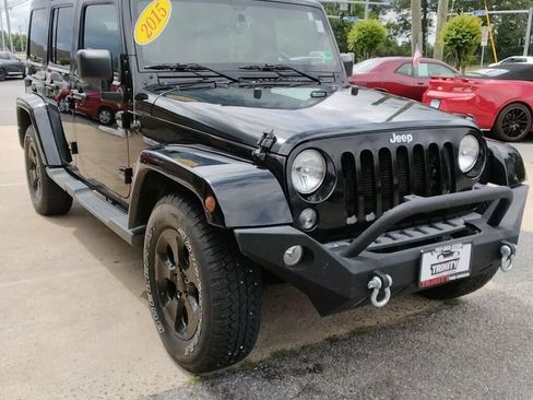 Used 2015 Jeep Wrangler Unlimited Sahara w/ Connectivity Group AWD/4WD image 5