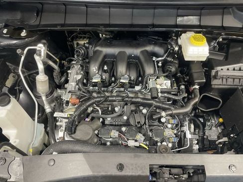 Used 2025 Nissan Pathfinder SV AWD/4WD image 28