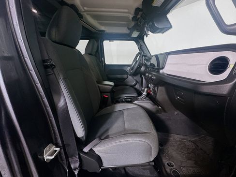 Used 2024 Jeep Wrangler Unlimited AWD/4WD image 32