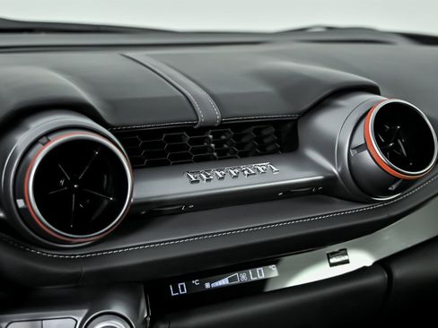 Used 2019 Ferrari 812 Superfast image 31