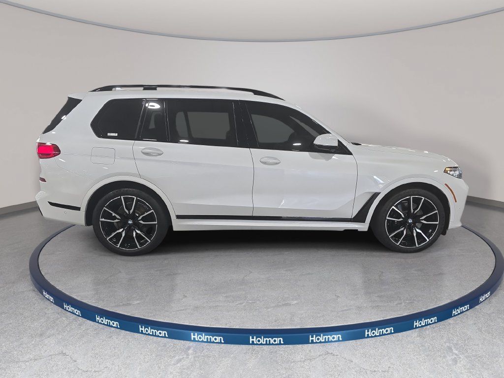 Used 2022 BMW X7 xDrive40i w/ M Sport Package AWD/4WD image 5