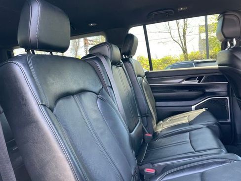 Certified 2024 Jeep Wagoneer L Series II w/ Flexible Seating Group AWD/4WD image 23