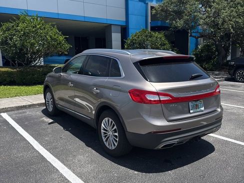 Used 2018 Lincoln MKX Select w/ Select Plus Package FWD image 3