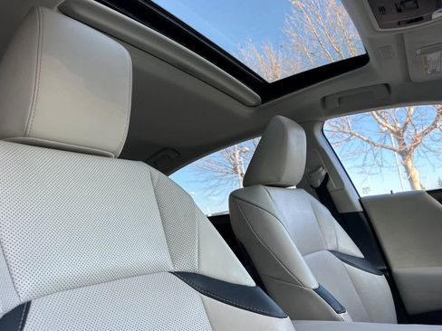 Used 2023 Lexus ES 300h w/ Premium Package image 17