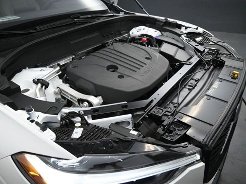 New 2026 Volvo XC60 B5 Core w/ Climate Package image 39