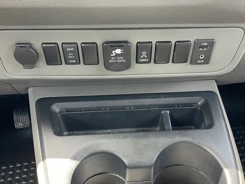 Used 2020 Nissan NV 2500 SV w/ Back Door Glass Package image 22