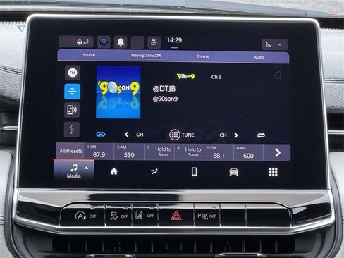 Used 2024 Jeep Compass Limited image 3