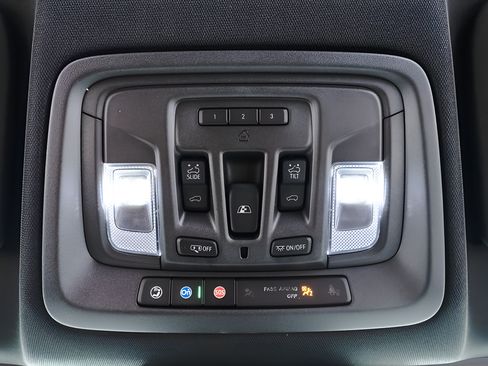 Used 2023 GMC Sierra 1500 AT4 w/ Technology Package AWD/4WD image 18