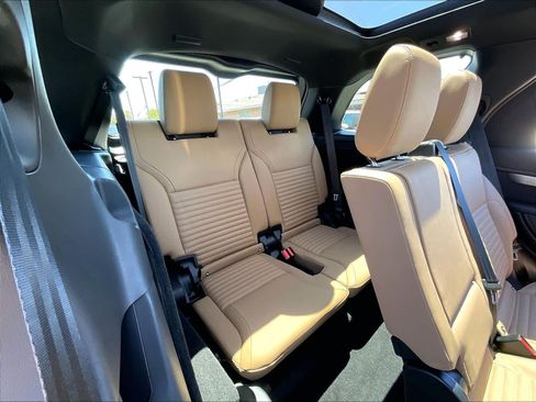 Used 2025 Land Rover Discovery Dynamic SE AWD/4WD image 28