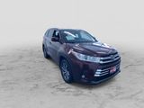 Used 2018 Toyota Highlander XLE image 3