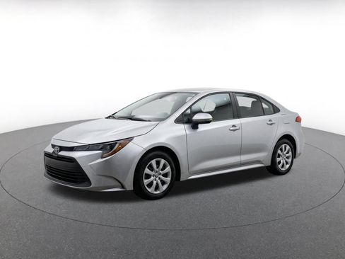 Used 2025 Toyota Corolla LE FWD image 3