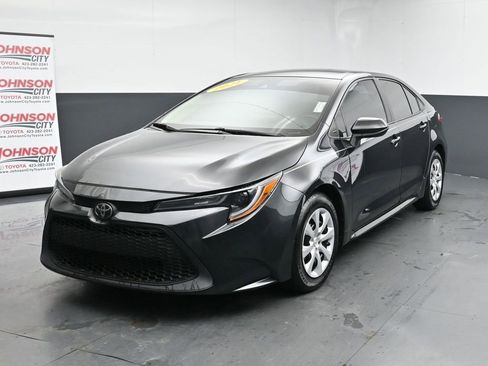 Used 2021 Toyota Corolla LE image 4