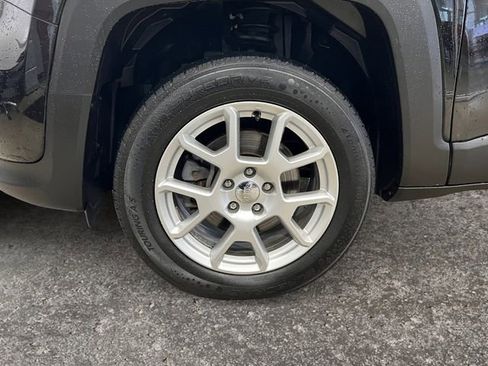 Used 2021 Jeep Renegade Latitude AWD/4WD image 12
