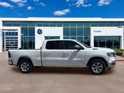 Used 2023 RAM 1500 Laramie AWD/4WD image 4