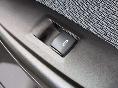 Used 2025 Chevrolet TrailBlazer LT image 34