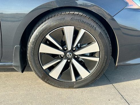 Used 2022 Nissan Altima 2.5 SV FWD image 10