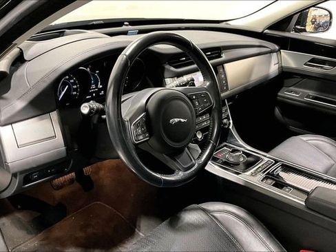 Used 2016 Jaguar XF Prestige image 10
