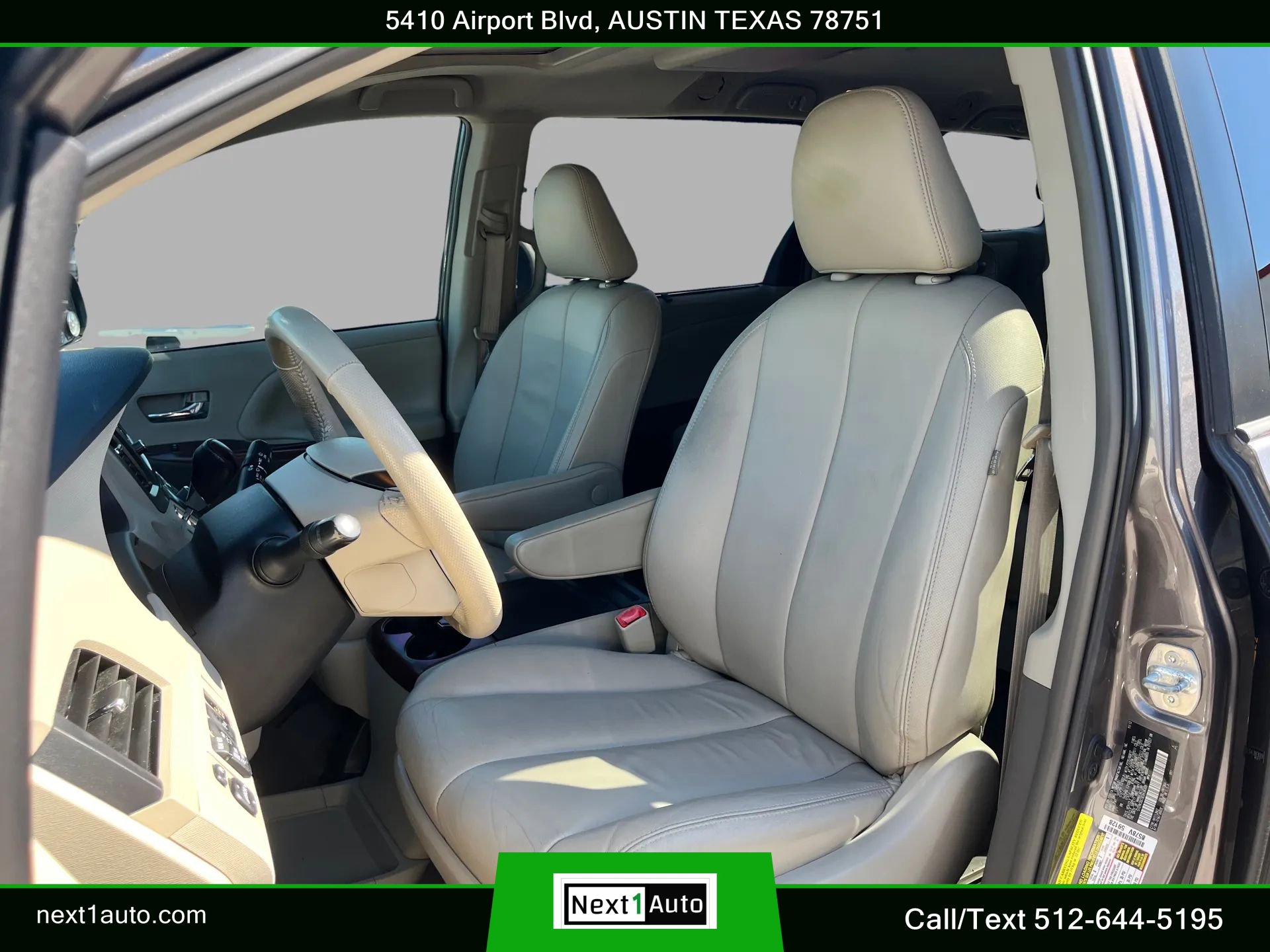 Used 2014 Toyota Sienna XLE w/ Entertainment Package FWD image 19