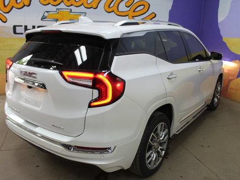 Used 2022 GMC Terrain Denali w/ Denali Premium Package AWD/4WD image 8