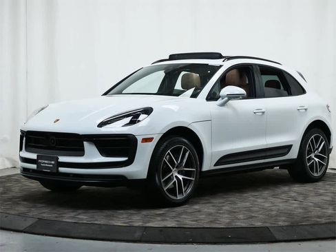 Used 2025 Porsche Macan image 1