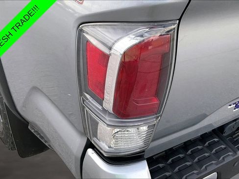 Used 2021 Toyota Tacoma TRD Off-Road w/ TRD Premium Off Road Package AWD/4WD image 23