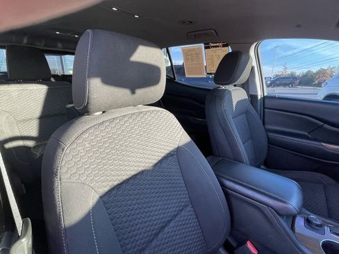 Used 2017 GMC Acadia SLE image 29