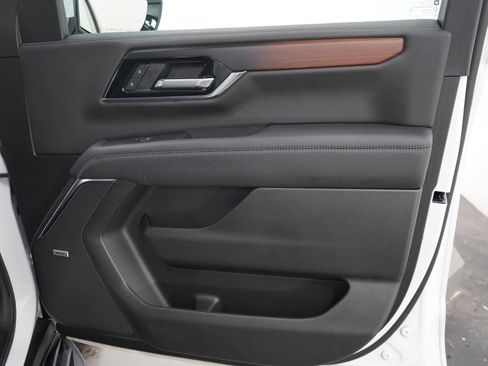 Used 2025 GMC Yukon Denali AWD/4WD image 14