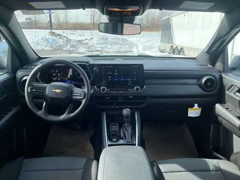 New 2025 Chevrolet Colorado W/T image 21