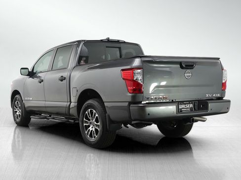 Used 2024 Nissan Titan SV w/ SV Convenience Package image 3
