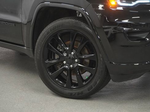 Certified 2020 Jeep Grand Cherokee Altitude AWD/4WD image 4