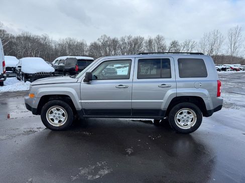 Used 2016 Jeep Patriot Sport w/ Power Value Group image 2