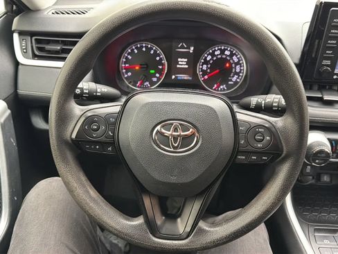 Used 2021 Toyota RAV4 XLE FWD image 10