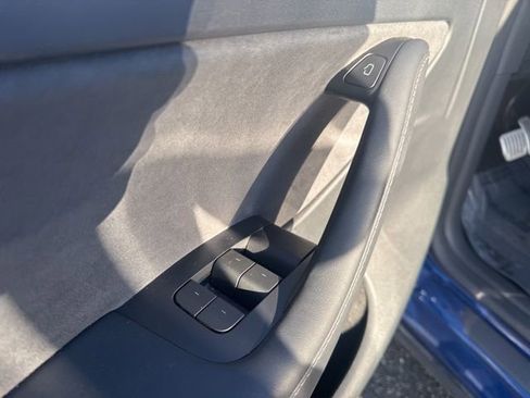 Used 2024 Tesla Model Y Performance image 20