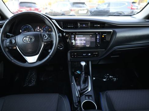 Used 2017 Toyota Corolla SE image 19